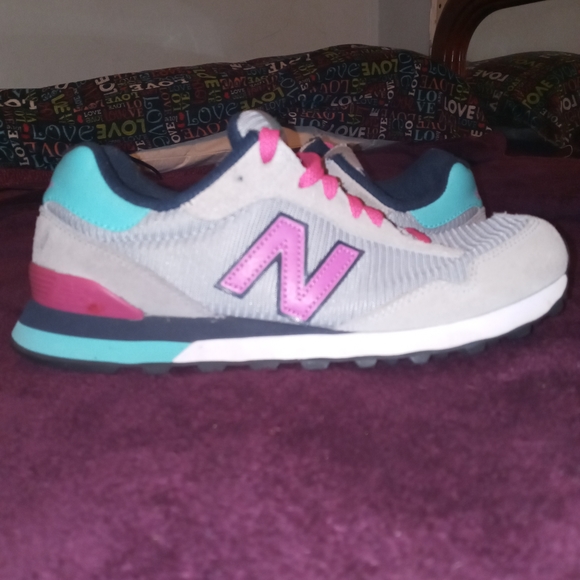 New Balance sz 9...🖤💜 - Picture 1 of 5